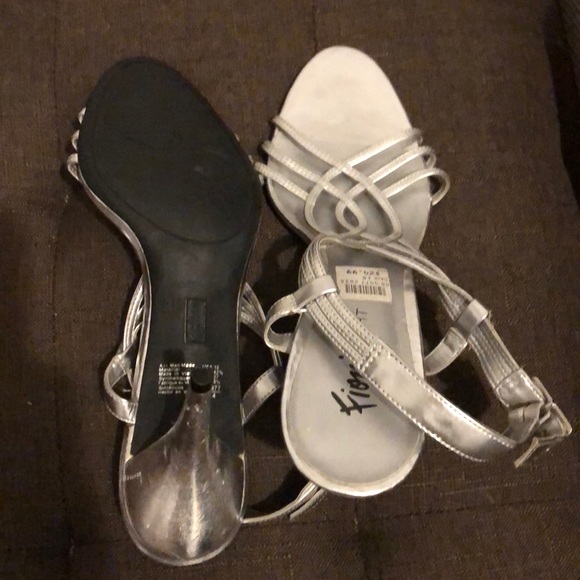 Fioni Night Silver Strappy Heels Sz 10 - Picture 2 of 5